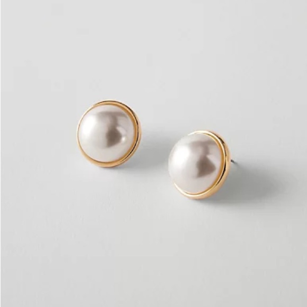 Ann Taylor Pearlized Circle Stud Earrings